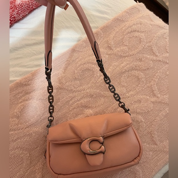 Coach pillow tabby - Picture 3 of 9